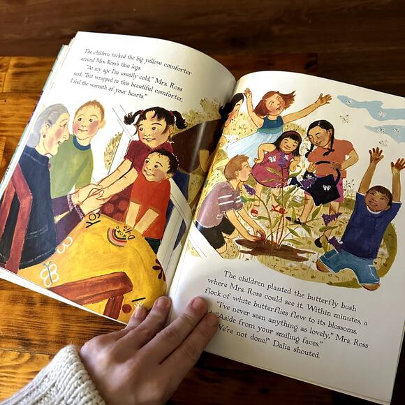 How Dalia Put A Big Yellow Comforter Inside A Tiny Blue Box Tzedakah Jewish Book - Picture 5 of 8